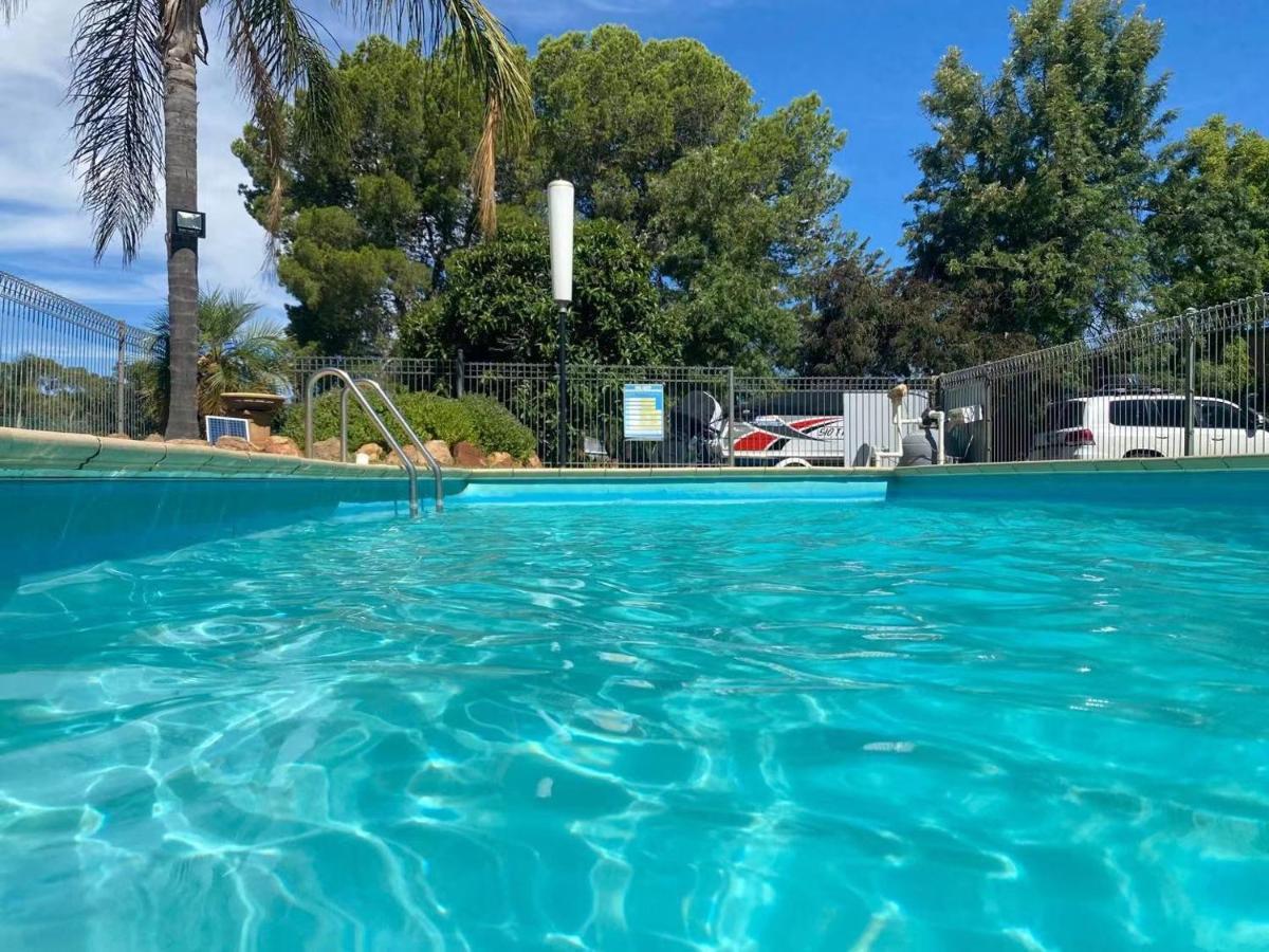Apollo Motel Паркс Екстер'єр фото