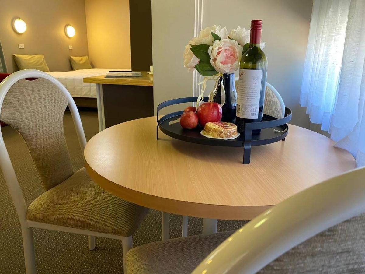 Apollo Motel Паркс Екстер'єр фото